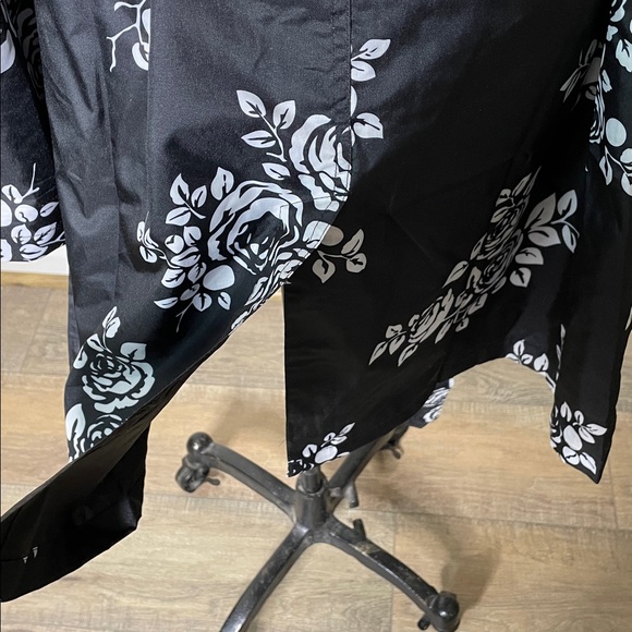 Capelli New York black and white floral print hooded RainTrench Coat - Picture 9 of 16